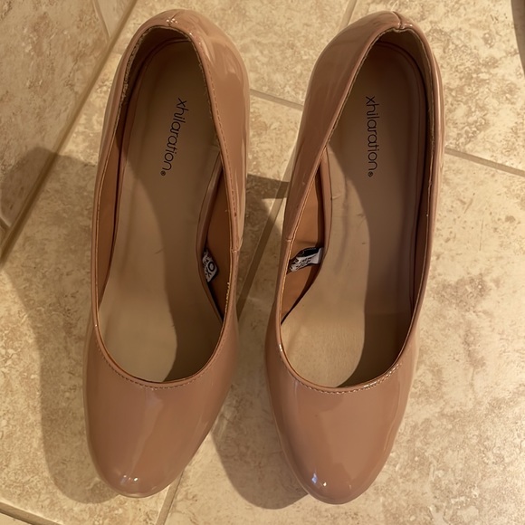 Exhilaration fawn pleather platform heels size 7.5 - Picture 6 of 10